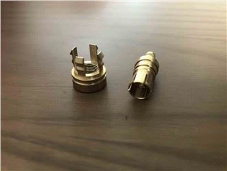 Componenti torniti a CNC in ottone